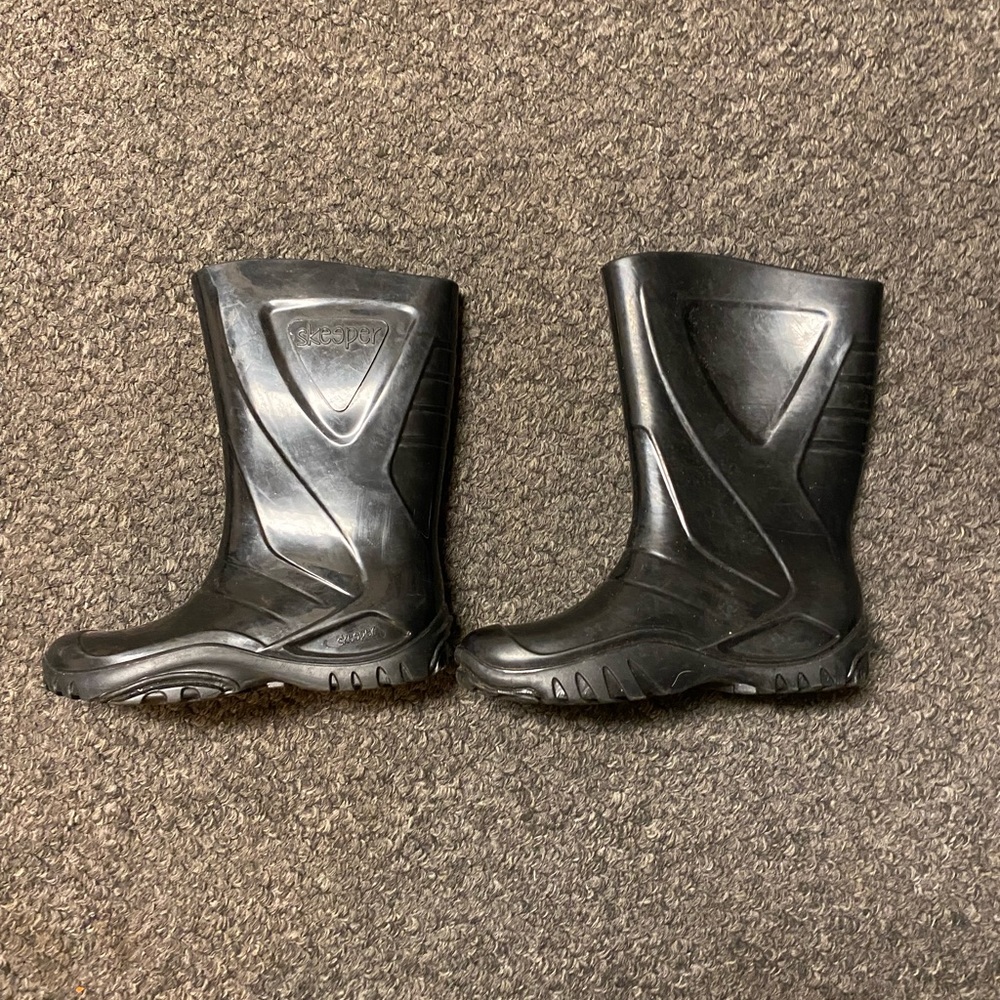 2 Pair of Skeeper Rain Boots Black & Camo Sz13
